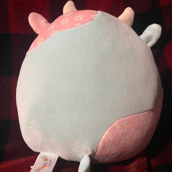 Yamaris the Cow Squishmallow Easter 2025 - Picture 2 of 3